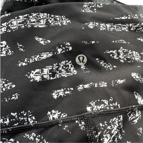 Like new! Lululemon Wunder Under High-Rise Crop Graf Black‎ 2 - Picture 5 of 5